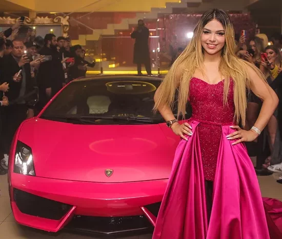 Melody ganha carrão de luxo de R$ 1,5 milhão em sua festa de 15 anos