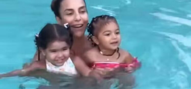 Ivete Sangalo curte banho de piscina com Liz e Zaya, filhas de Lore Improta e Simone Mendes