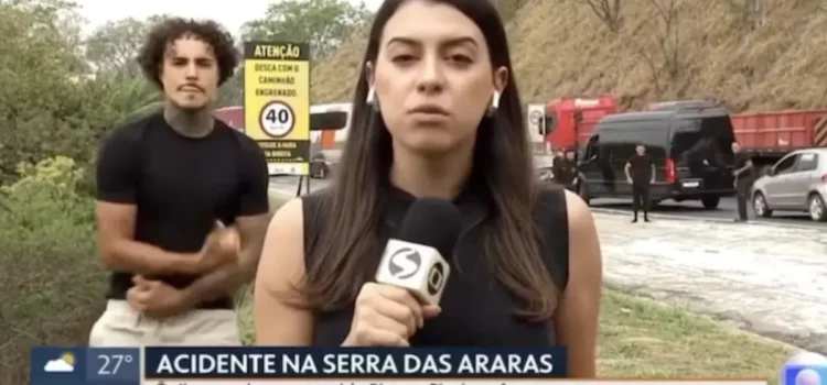 MC Livinho ri e dança atrás de repórter que informava sobre acidente com mortes