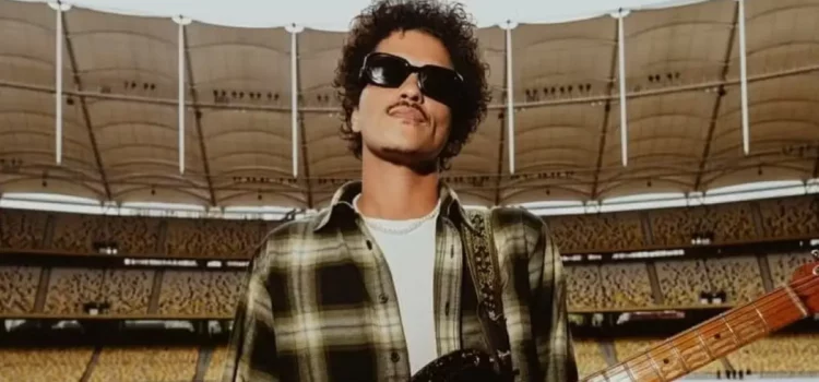 No Brasil, Bruno Mars anuncia fim de namoro com Jessica Caban