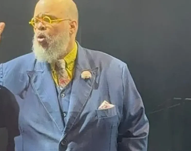 Ed Motta humilha funcionário durante show e é vaiado pelo público