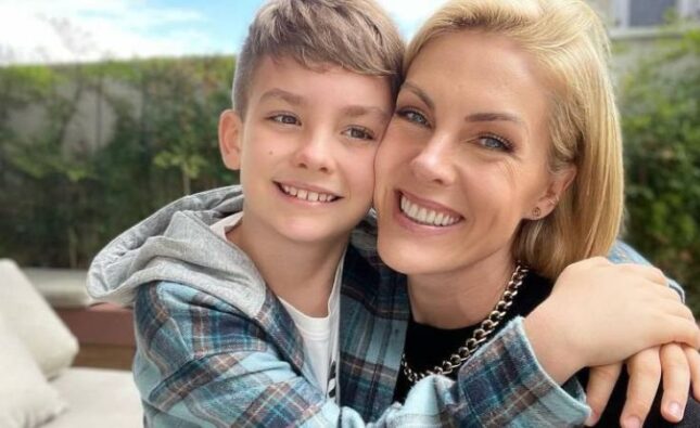 Ana Hickmann se emociona com primeiro dia de aula do filho e comete gafe