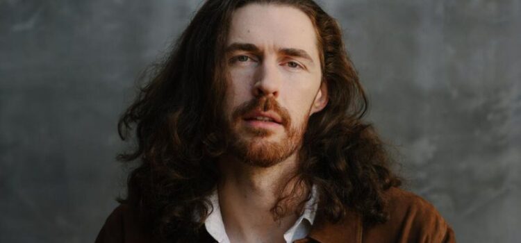 Hozier anuncia show no Brasil; saiba valores e datas